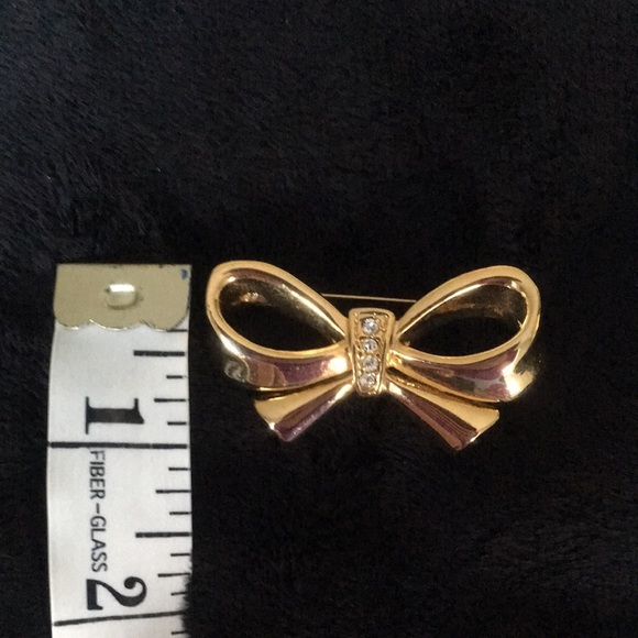 VINTAGE Gold Tone Bow Brooch - Picture 3 of 4